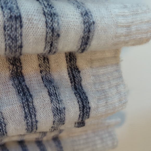 Pam & Gela Cross Back Sweater - Picture 9 of 16